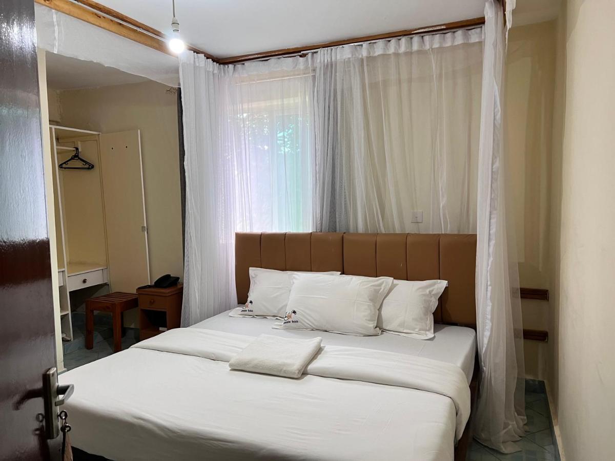 Lavender Garden Hotel - Housity