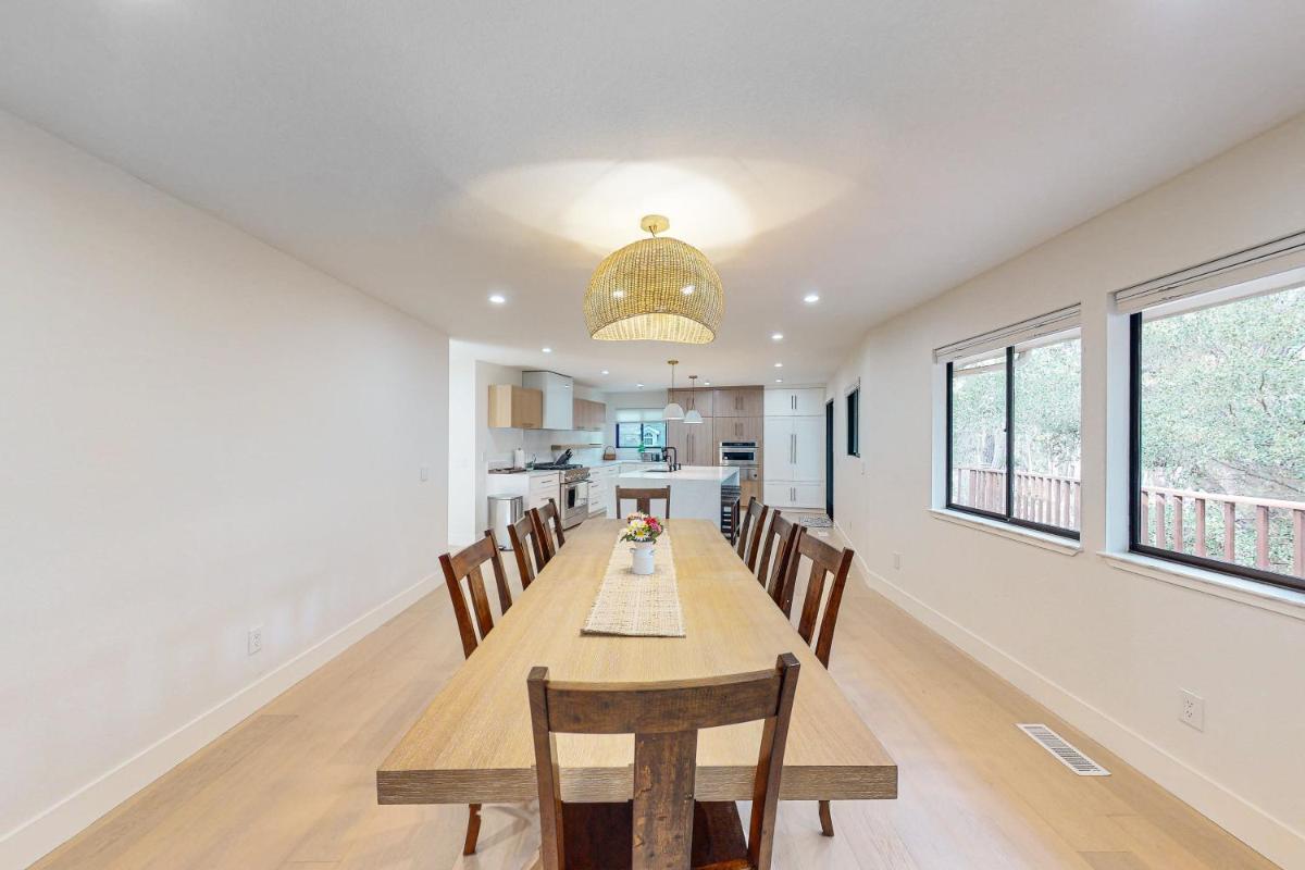 Pebble Beach Abundant Oasis - Housity