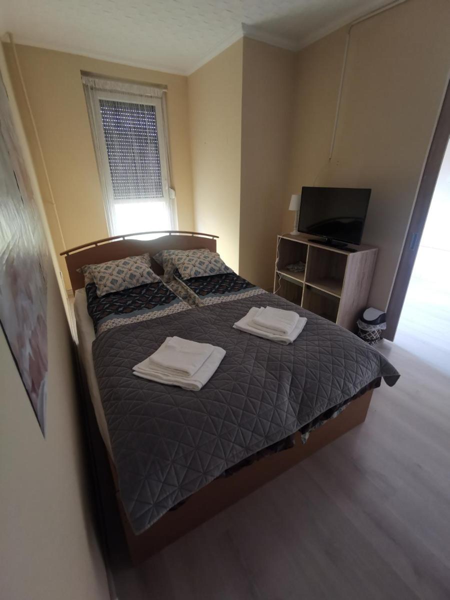 Johnny's apartman lakás Várpalota - Housity