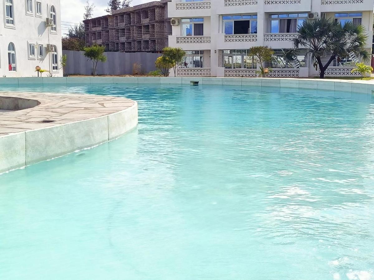 PahaliMzuri Kijani - 1 Bedroom Beach Apartment with Swimming Pool - Housity