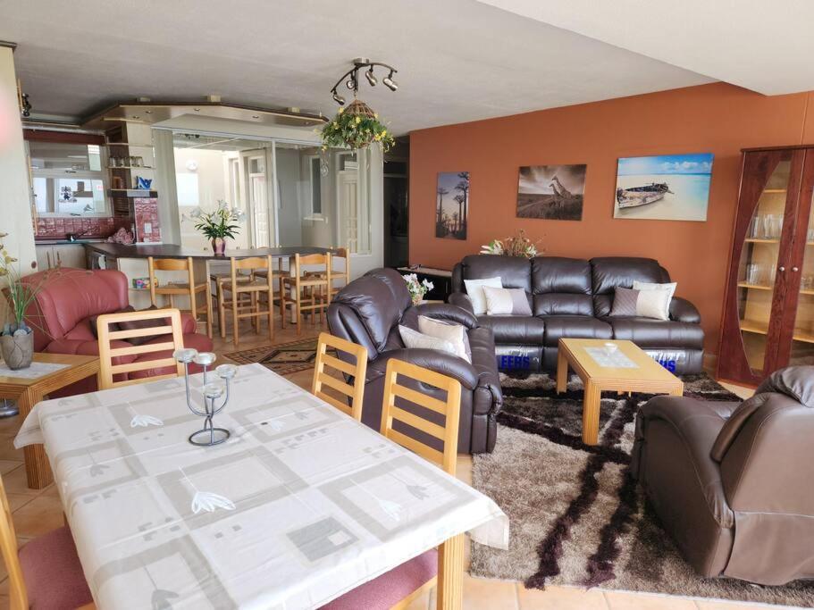 Desert Rose Beachfront Apartment - Housity
