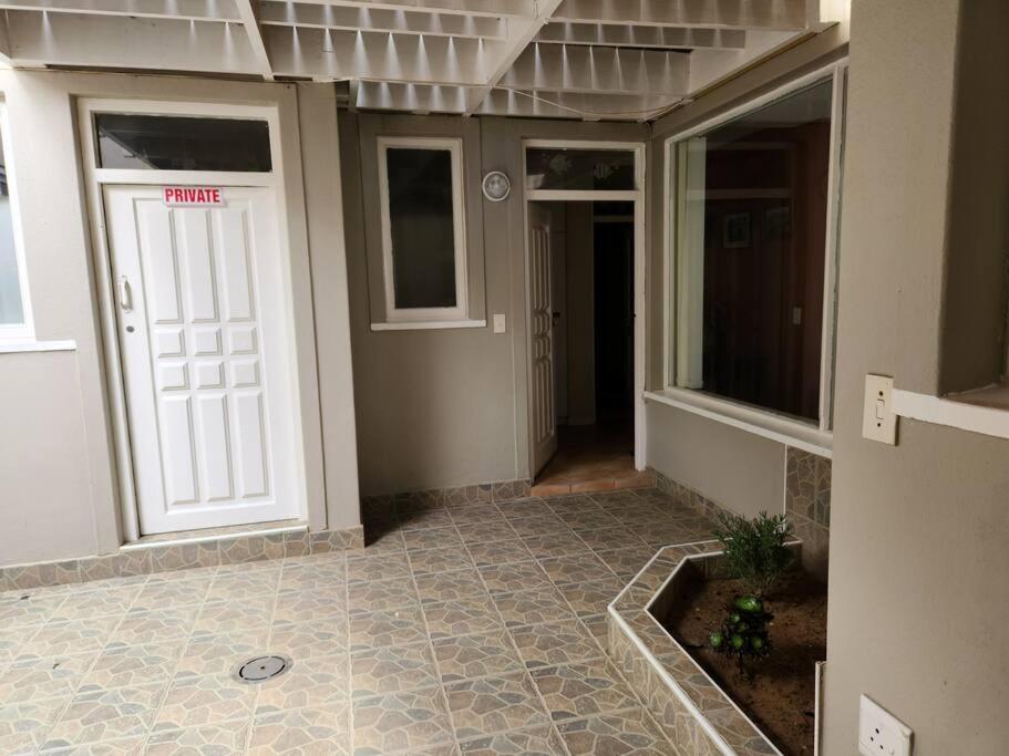 Desert Rose Beachfront Apartment - Housity
