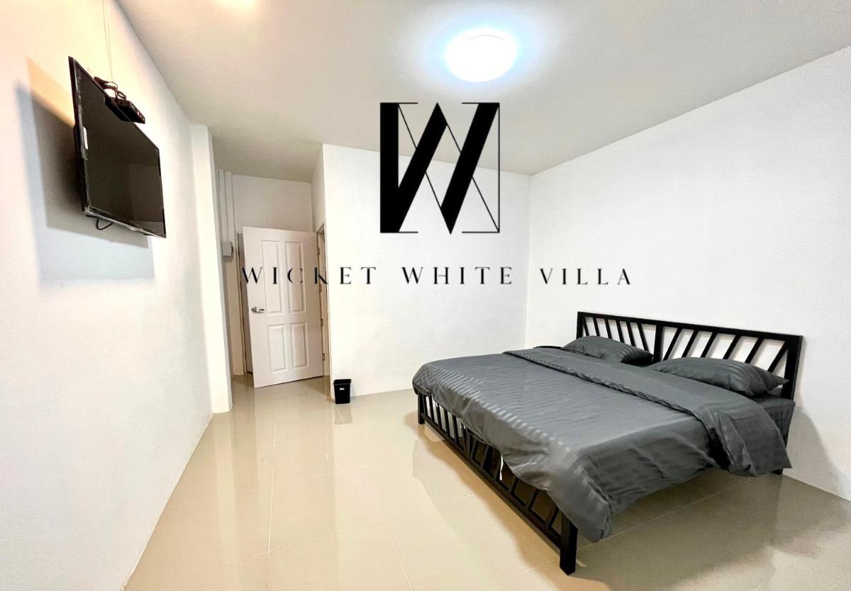 Wicket White Villa - Housity