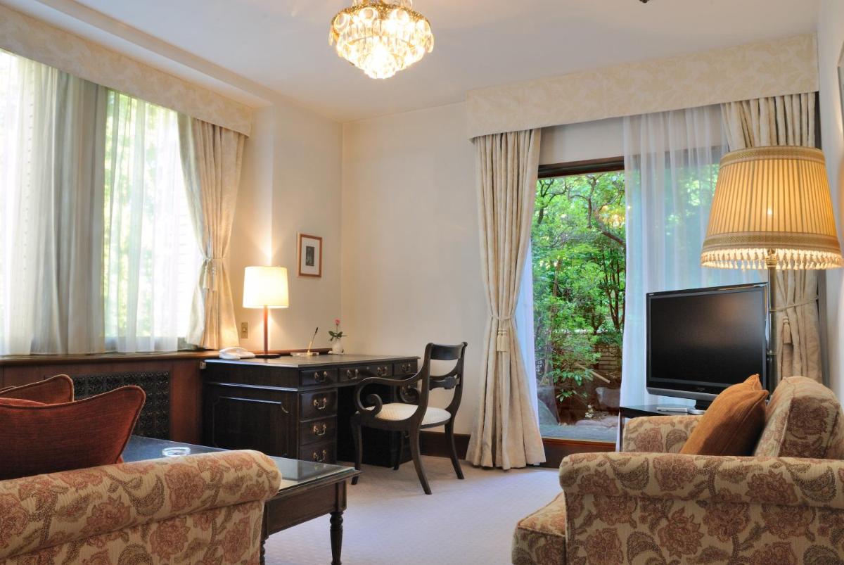 Hilltop Hotel - Housity