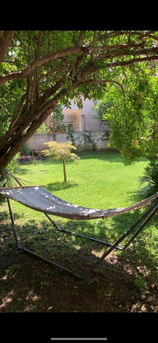 Appartamento centrale con giardino e posto - Housity