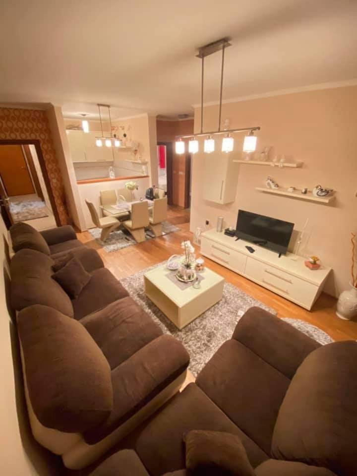 Nika - Housity