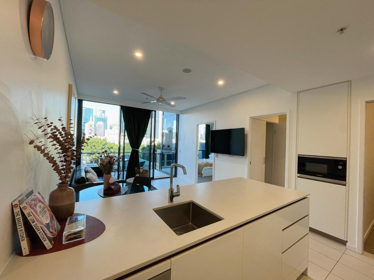 Suitetrails - Lovely 2 Beds Apt with City View at South Brisbane
