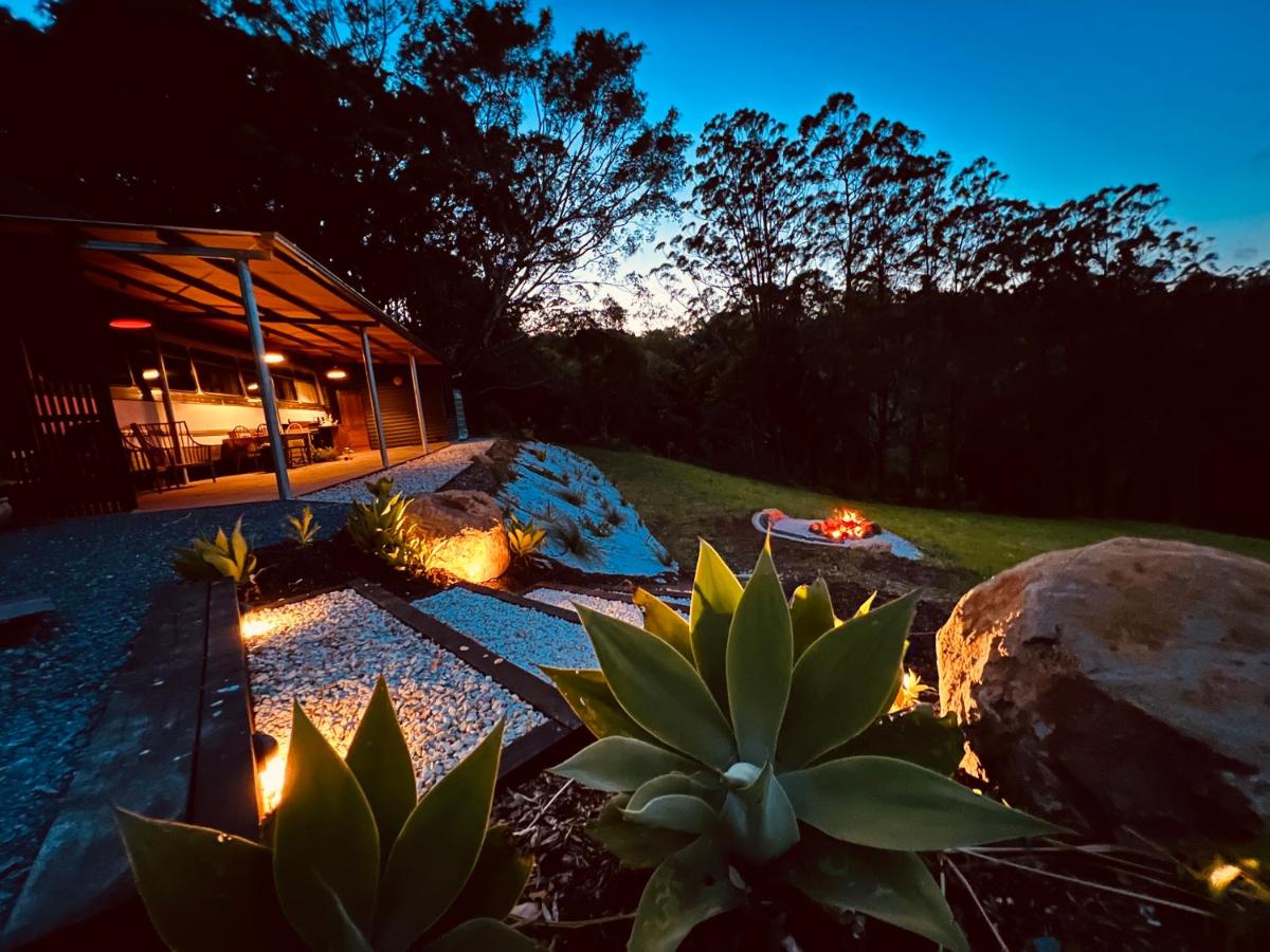 Mesa Bus - Deluxe Byron Hinterland Eco Stay - Housity