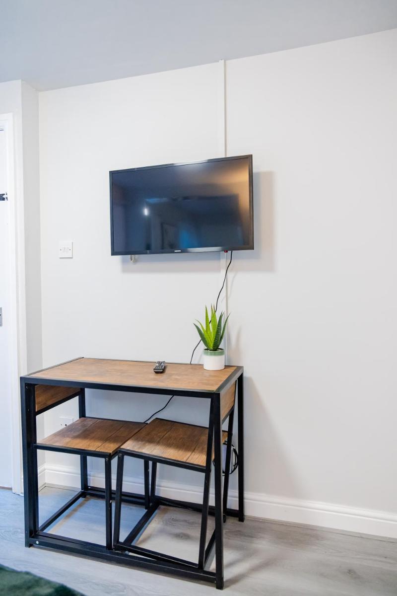 FLASH SALE Brighton City Centre Seafront Studio BN164MID08 - Housity