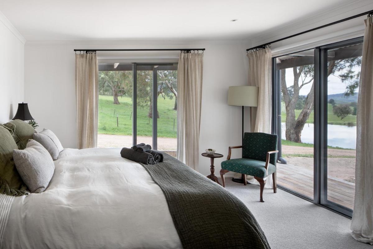 Headley Homestead - The Village Green - Housity