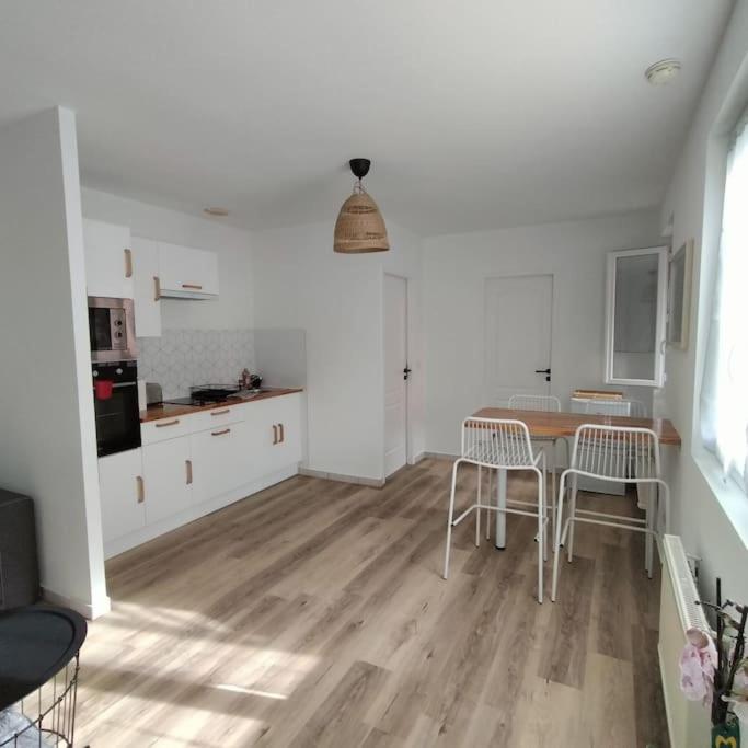 Spacieux studio dans résidence avec parking privé - Housity