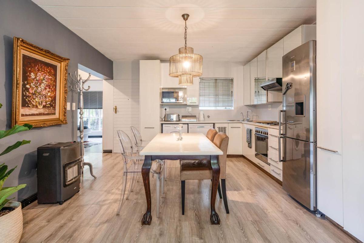 Modern 2 bedroom apartment in vibrant Melville 99 - Housity