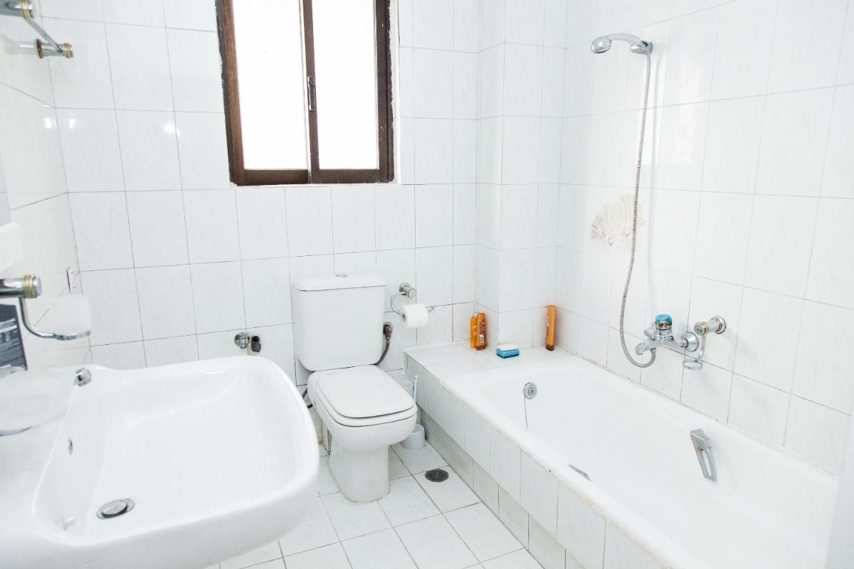 Sunny Apartment near Metro Station - Housity