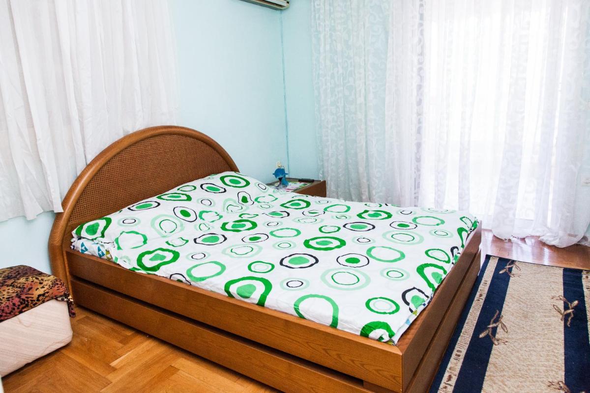 Sunny Apartment near Metro Station - Housity