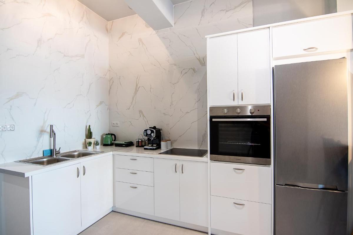 Georgianna's suite with private pool , 'blank suite' - Housity