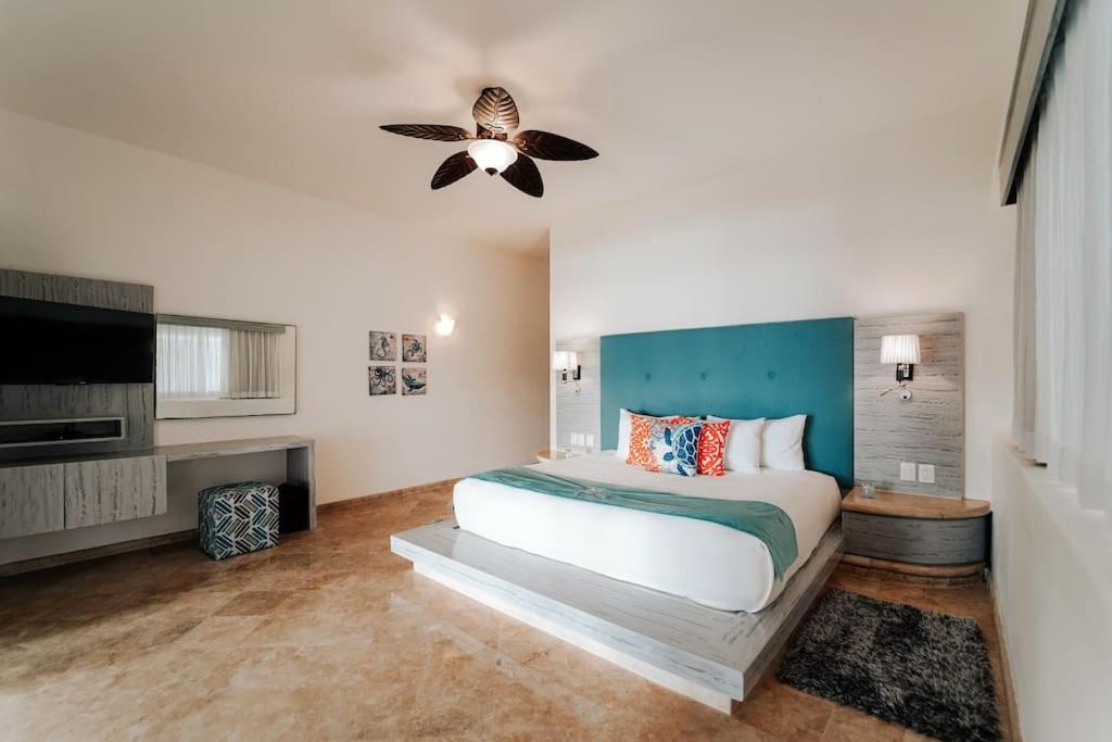 Villa Corona 6 BR Luxury Mansion - Housity