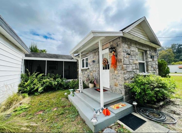 Cozy Cottage River House - Housity