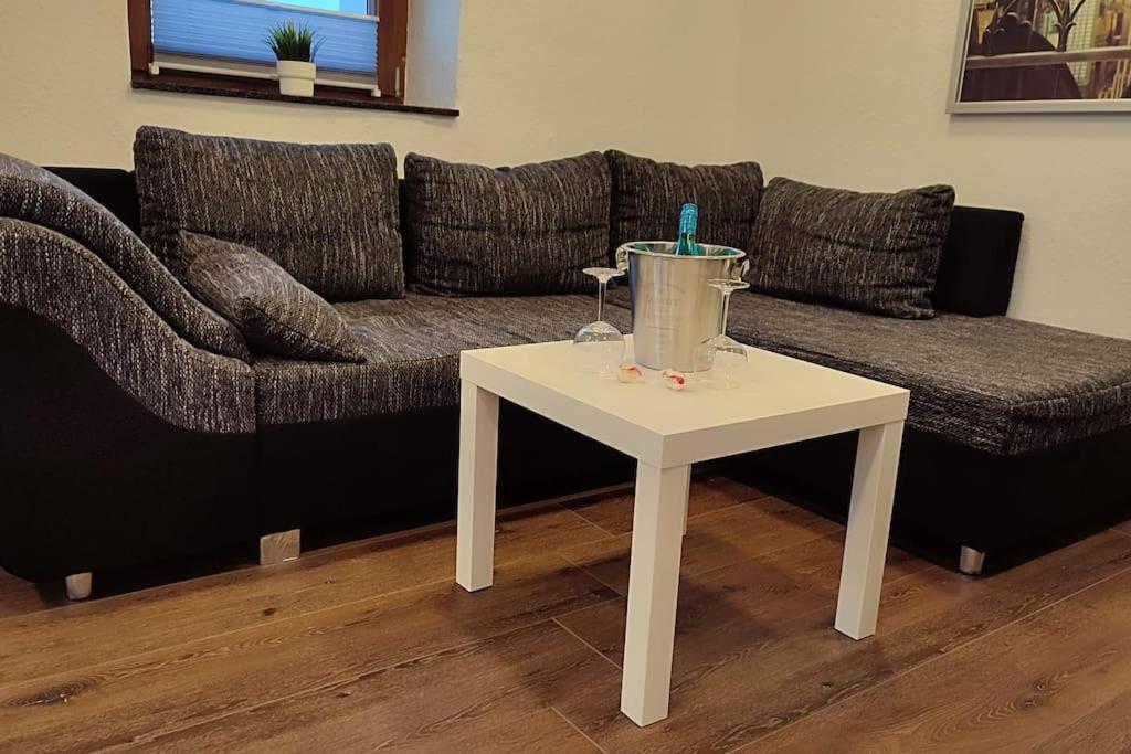 Eifel Zimmer New York inkl. WLAN TV Küche Kaffee Fahrräder zentral am Marktplatz - Hizvo