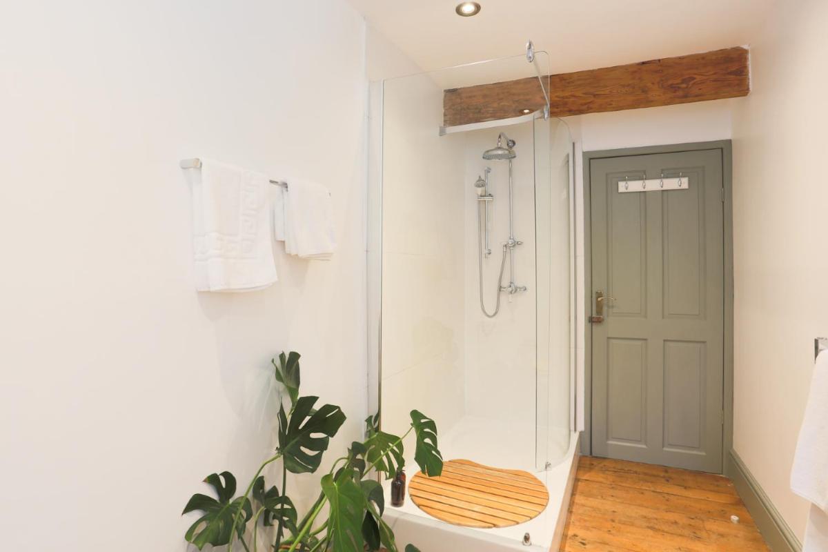 Weavers Retreat by Weavers of Haworth - Housity