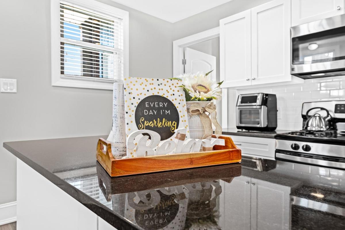 Lovely two-bedroom relaxing private parking Townhome rental - Housity