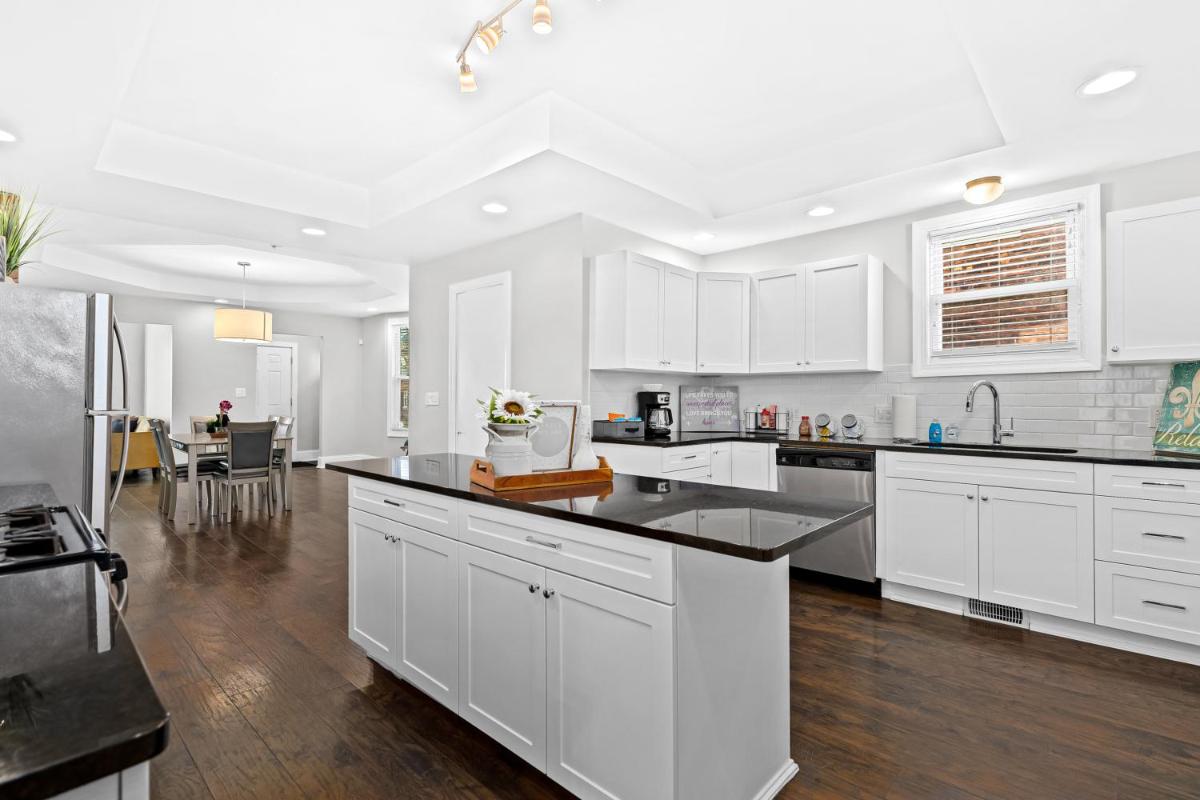Lovely two-bedroom relaxing private parking Townhome rental - Housity