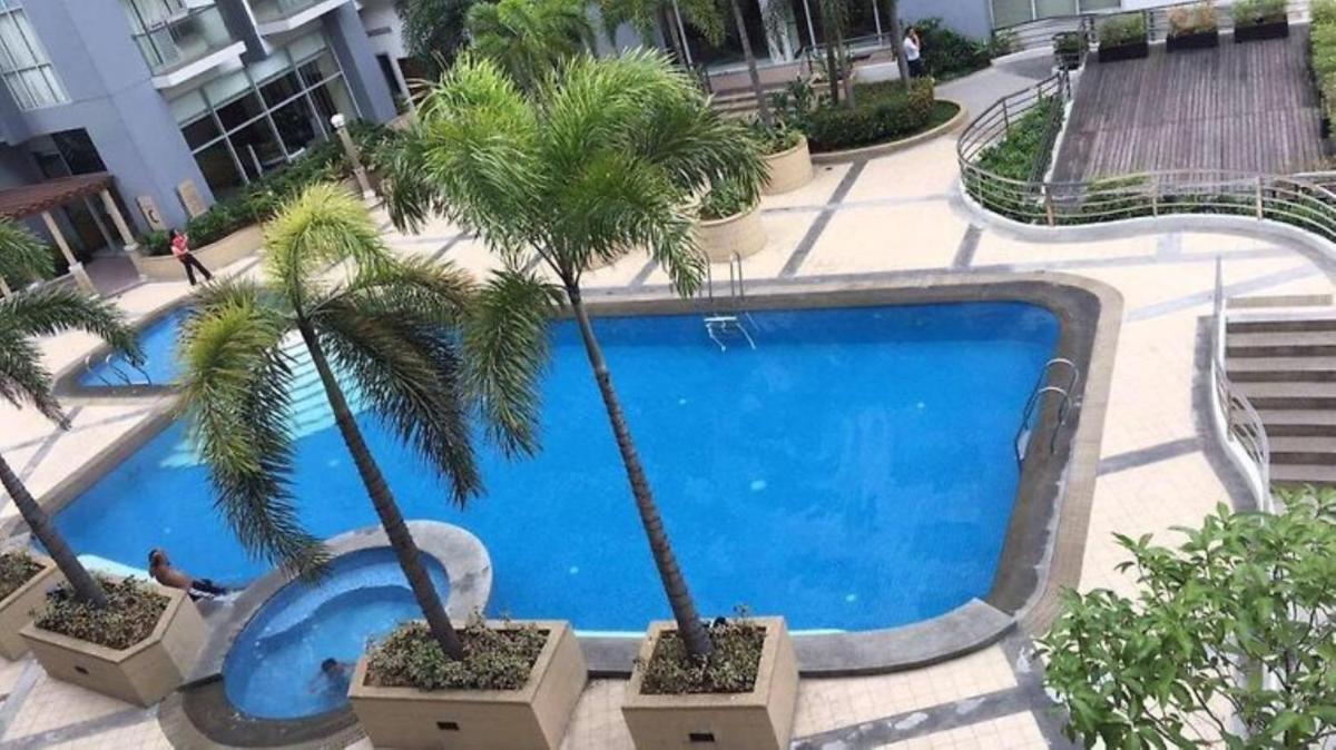 Del's Condotel across NAIA Terminal 3 - Housity