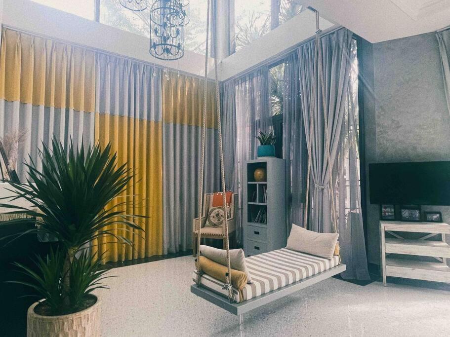 Holi Cheerful Pool Villa - Housity
