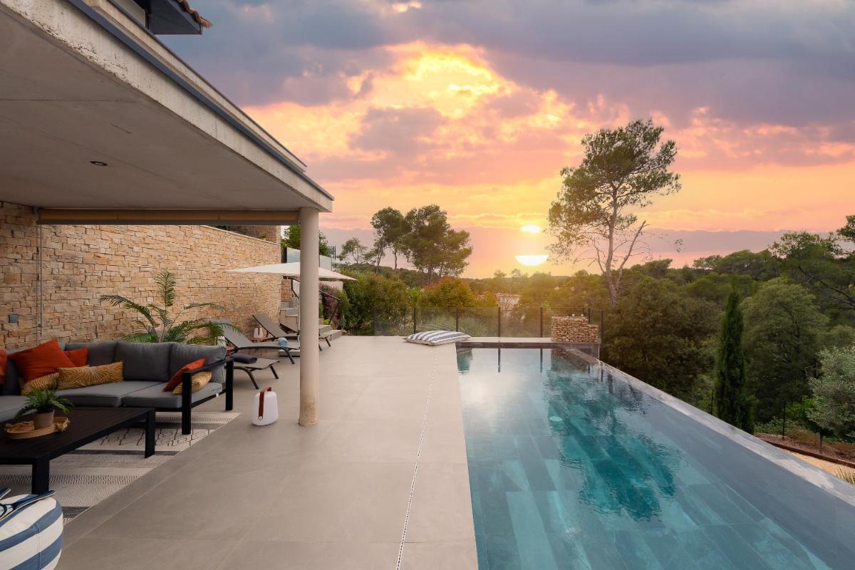 Villa Elegencia - Housity