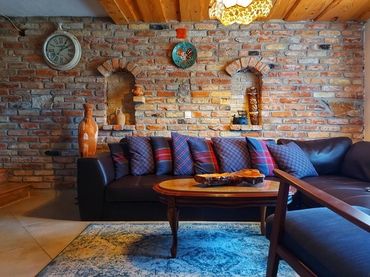 Peter's Pine Cottage - Housity