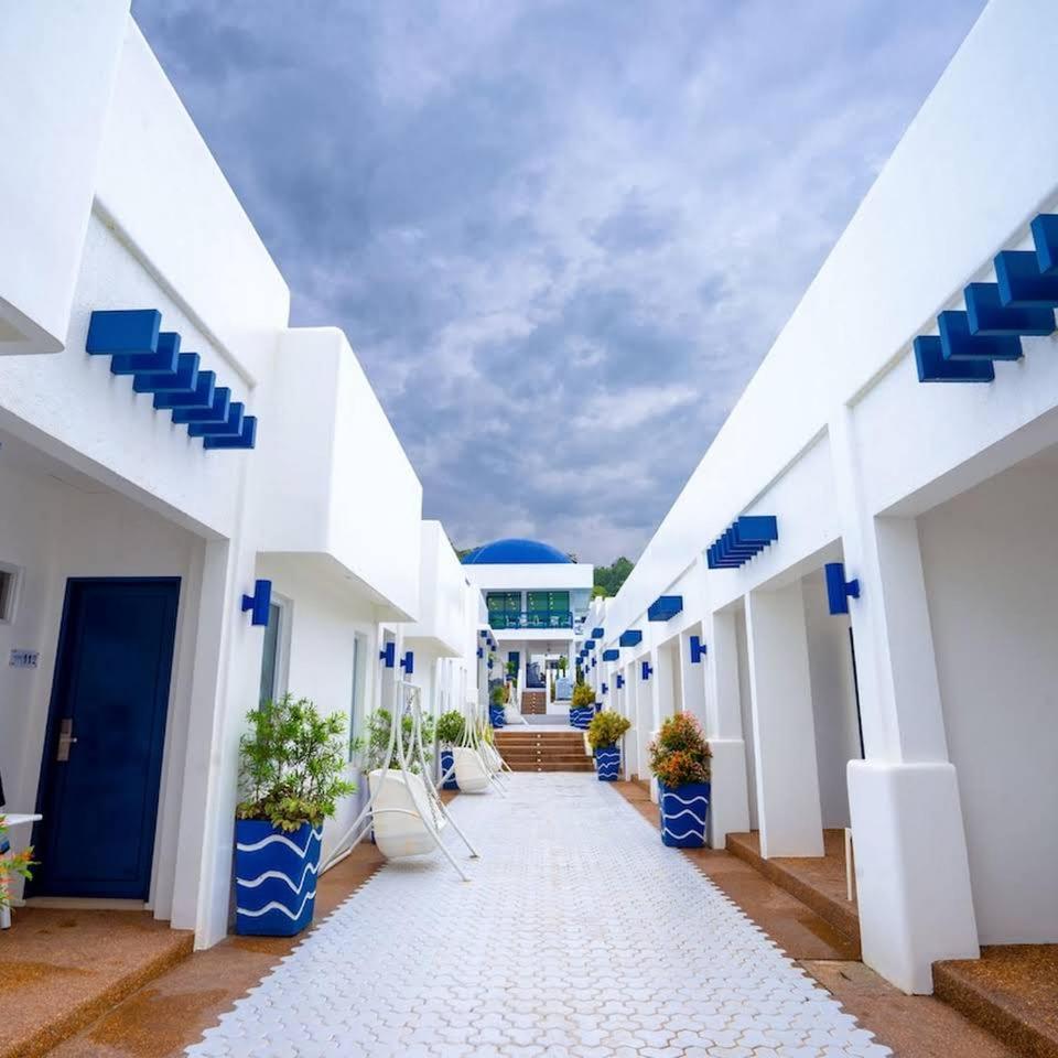 Ruhe Suites Coron - Housity