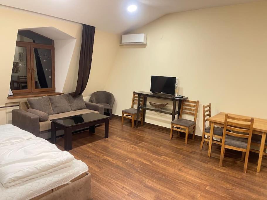 Comfortable Apartment In City Center - Housity