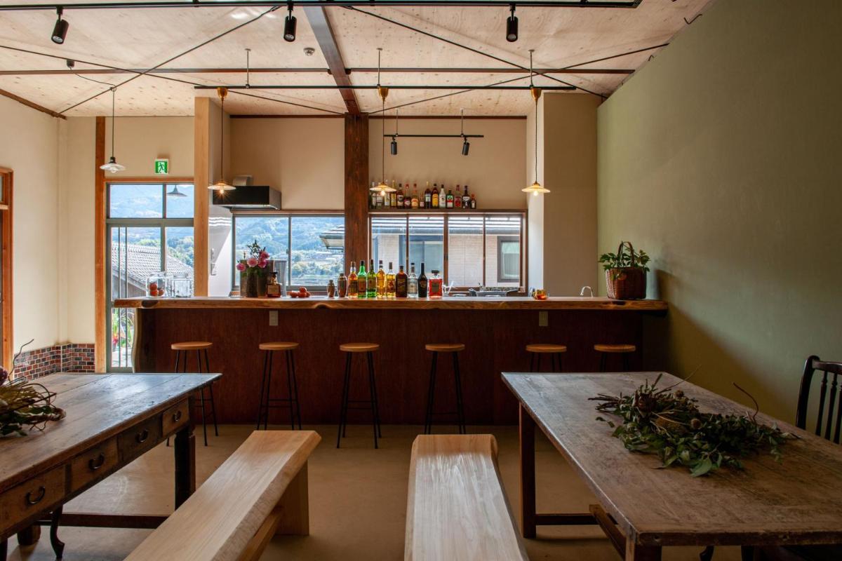 entohouse BAR&GUESTHOUSE - Housity