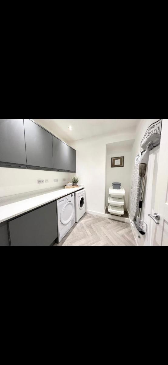 Homely and Deceptively large city house - Housity
