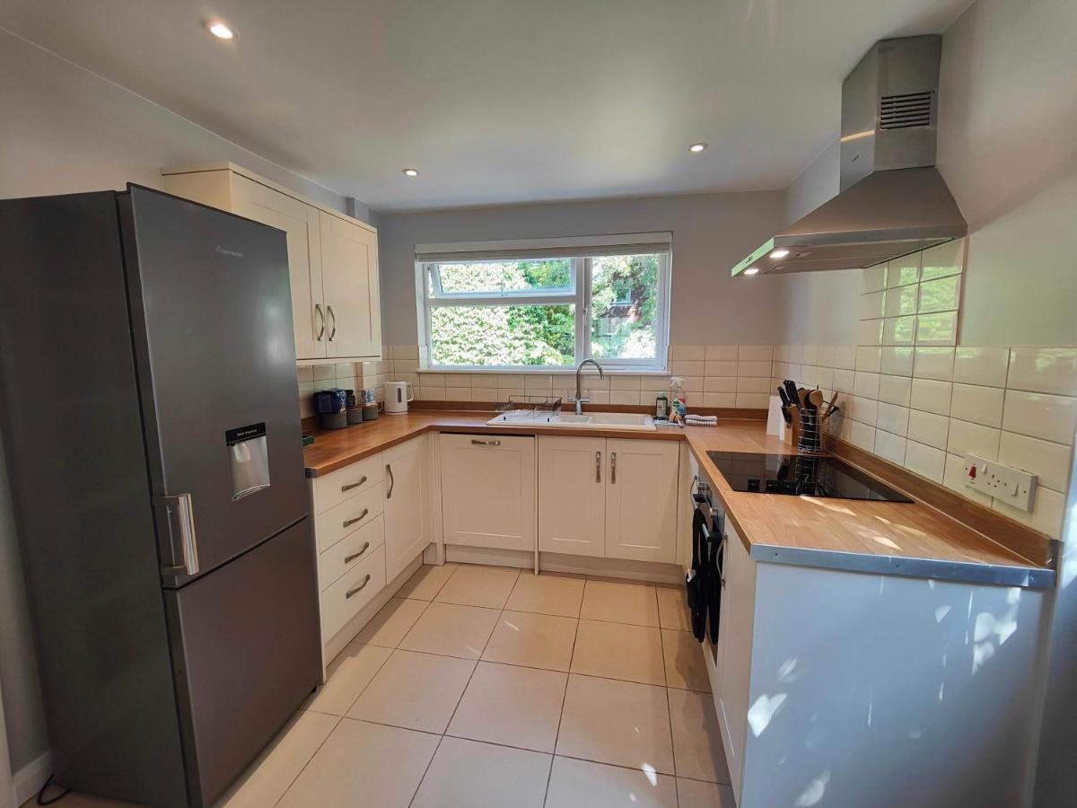 Piping Green 5 bedroom House - Housity