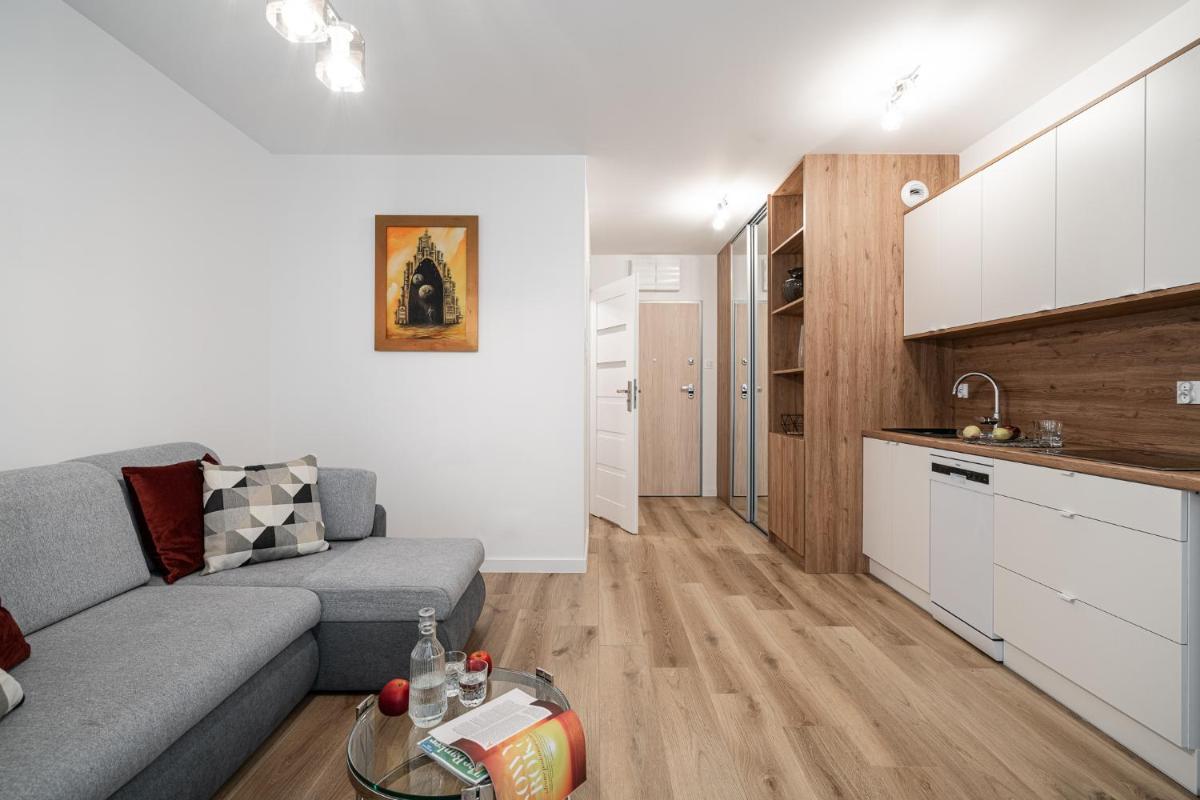 Absyntapart - Bulwar Staromiejski - Housity