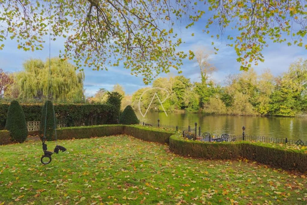 Luxurious 6-Bed Family Home in Bray, Private Pool - Housity