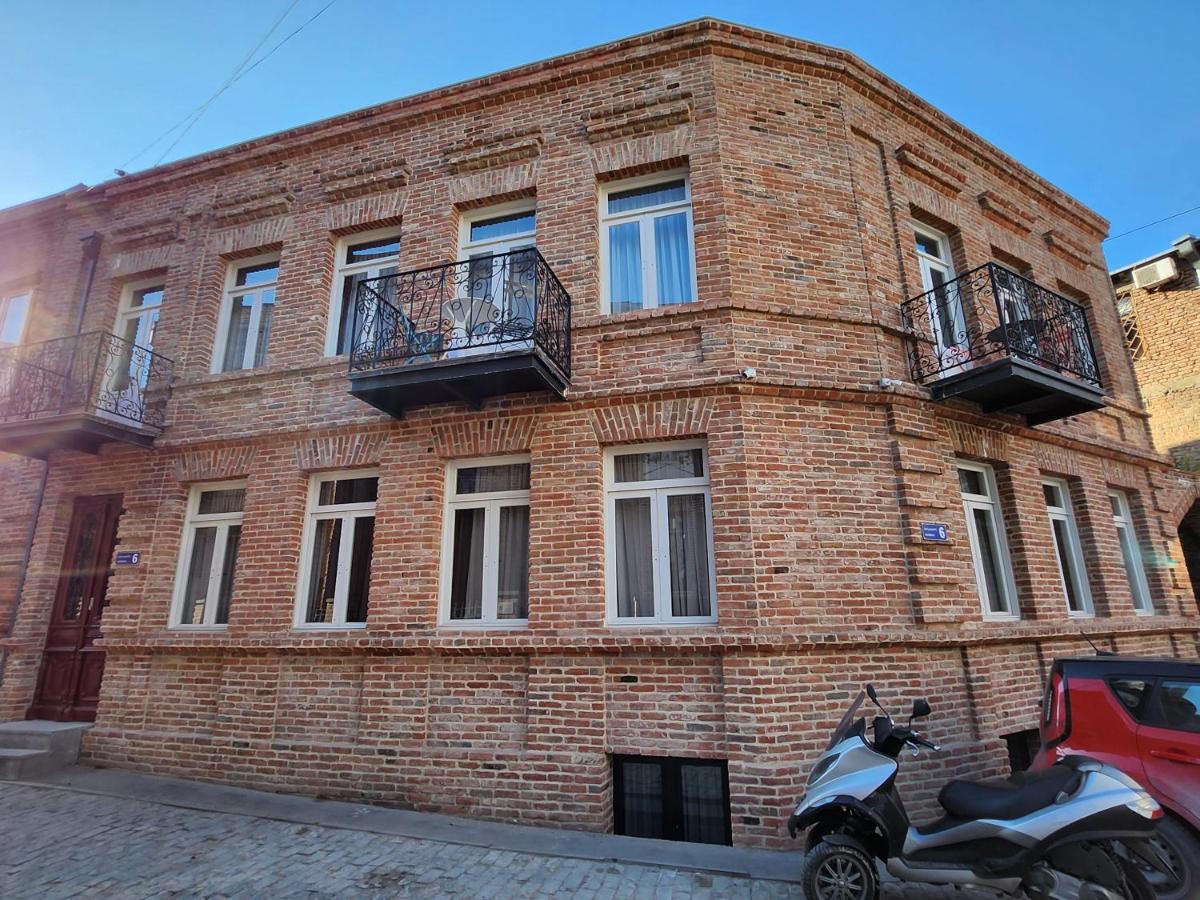 Old Gold Anteon - Housity