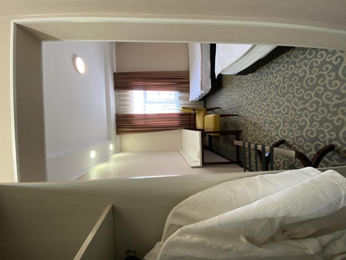 Star Hotel - Housity