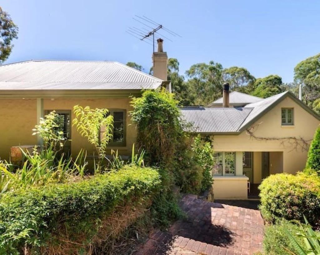 Entire Villa in Adelaide hills set on 2 acres - Housity