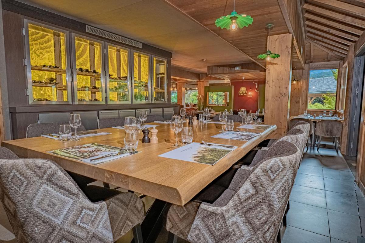 Restaurant ou autre lieu de restauration dans l'établissement La Maison Rouge