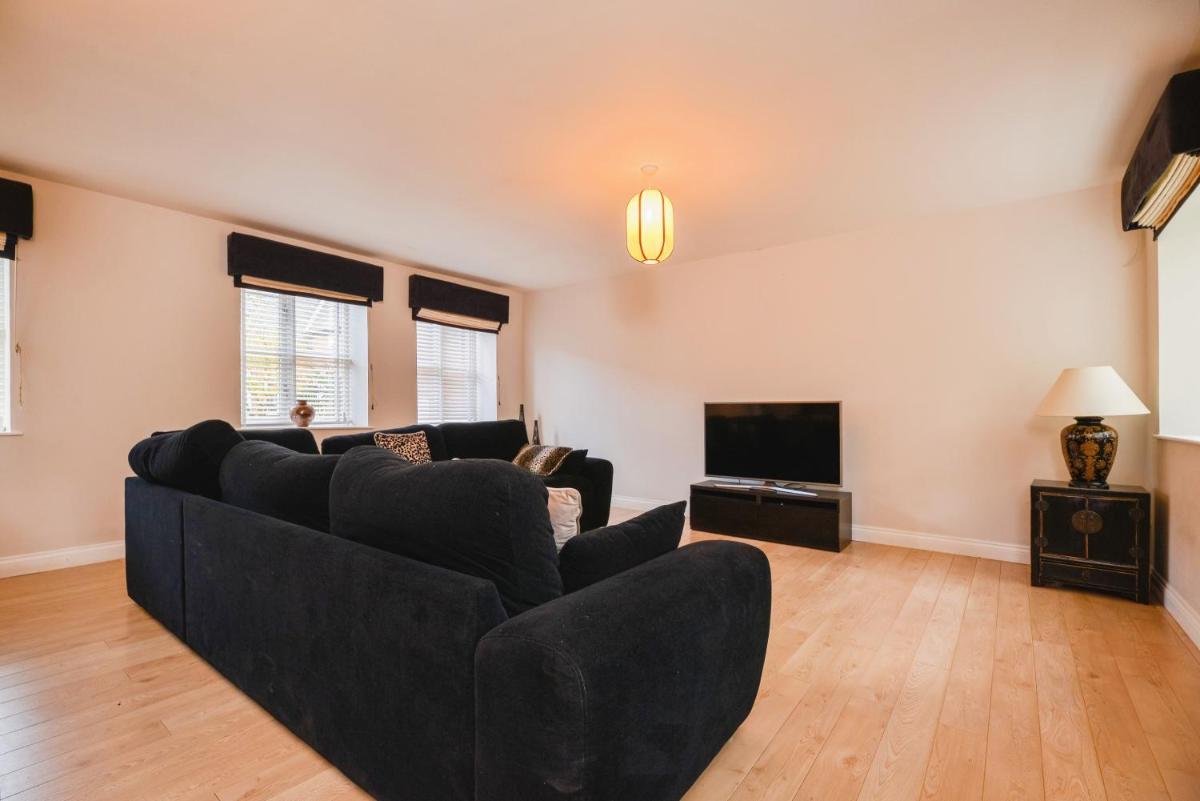 Grey Towers Stables 3 bedroom set in private grounds - Housity