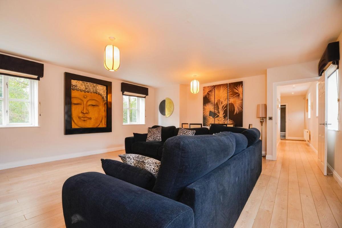 Grey Towers Stables 3 bedroom set in private grounds - Housity