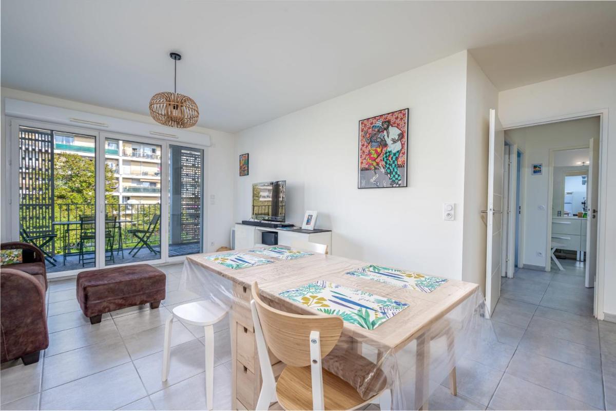 brand new air- conditioned flat with Terrace and Garage near the Beaches - Housity