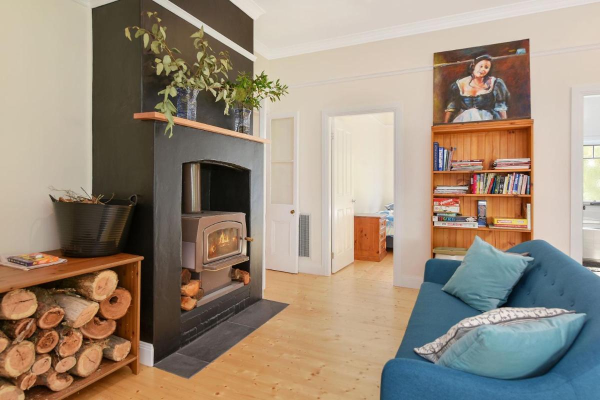 Veronicas House and Cottage - Housity