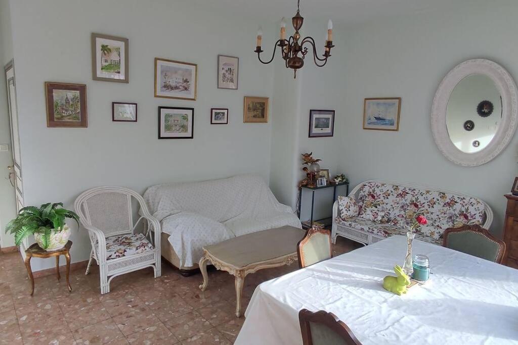 Dépendance dans maison bourgeoise campagne Lyonnaise - Housity