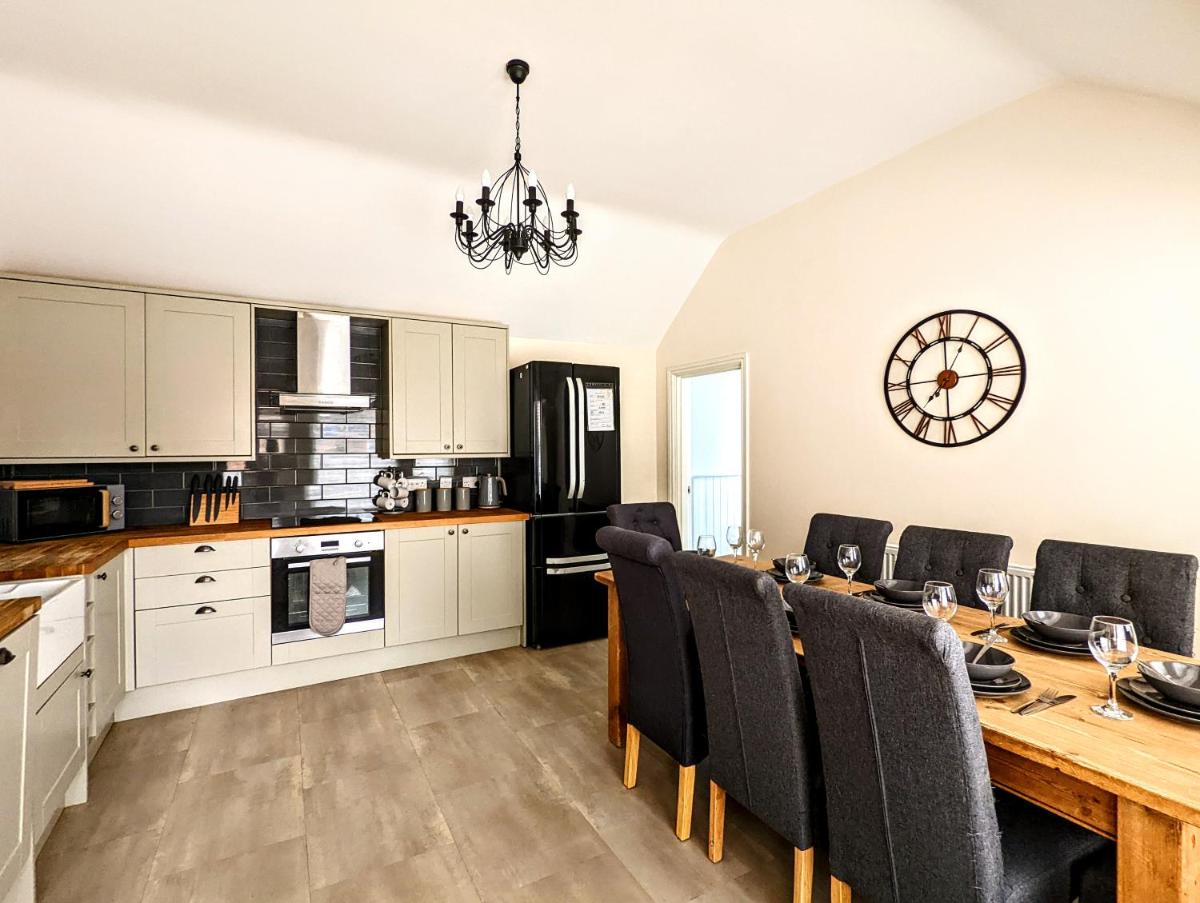 Central Park 3 Bedroom Apartment - Housity