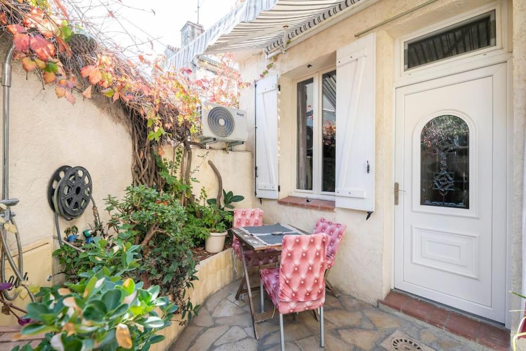 Studio idéal pour deux voyageurs sur Marseille - Housity