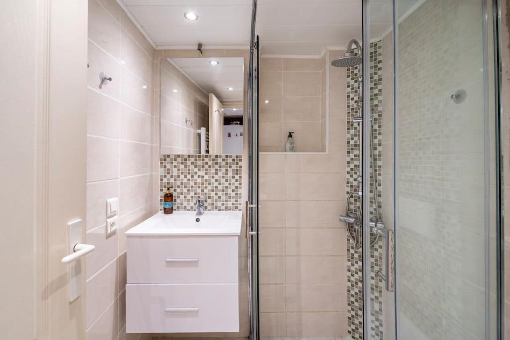 Studio idéal pour deux voyageurs sur Marseille - Housity