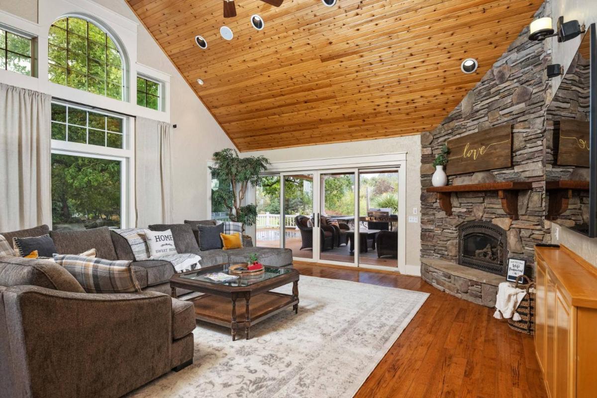 Roloff Farms - Housity