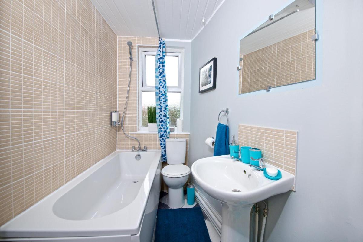Liverpool City Stays - The Beatles Theme House - Penny Lane DD1 - Housity